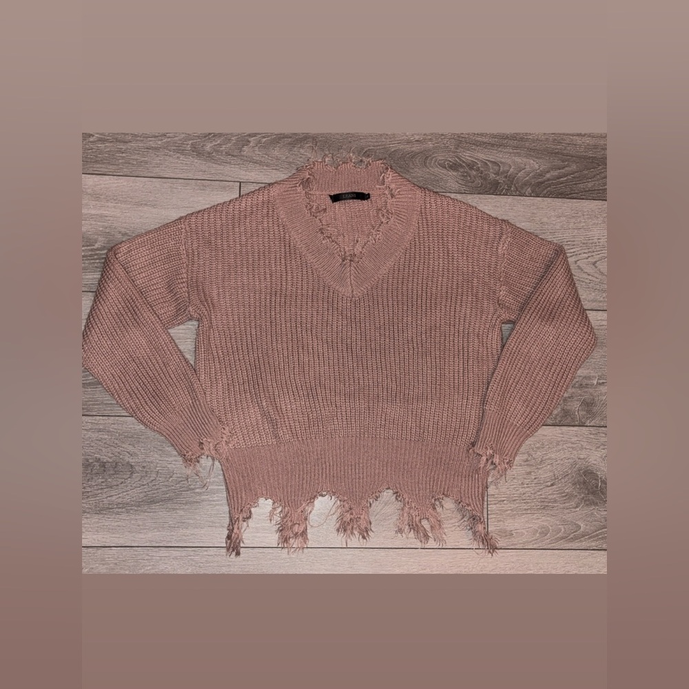 Leani Women’s Medium Pullover Sweater Frayed Distressed Accents Dusty Pink Vneck